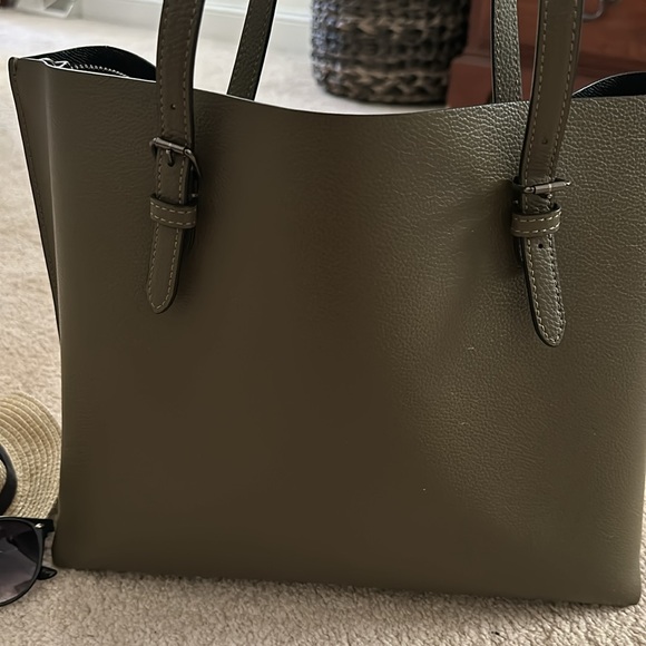Coach Bag .Olive Green leather . Excellent - Picture 6 of 11